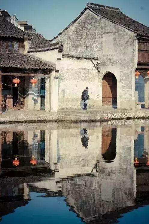 杨丽萍的私人宫殿被查封，网友：外面华丽内里污浊不堪，查封的理由是什么？